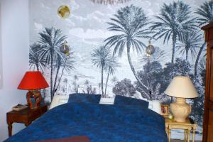 Family cocoon near the sea