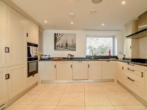 2 Bed in Tenby FB290