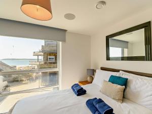 2 Bed in Tenby FB290