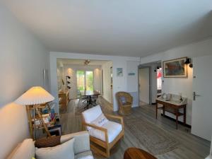 RÉF 338 - T2 bis spacieux en rez-de-jardin avec plage et commodités à pied