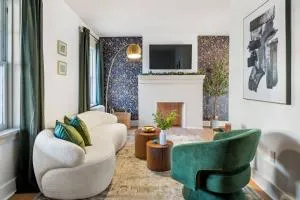 Downtown Escape: 3Br - Game/Movie room - Foosball - Braddock