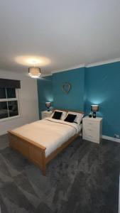 Cosy home perfect for families and contractors with free parking