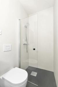 Central Guest House - Bedroom with en suite Bathroom