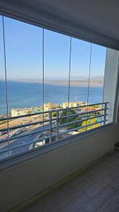 Frente a la playa. Vista al mar.