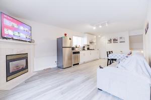 Walkout Basement Suite, 2 BDR 4BD, Bright and Spacious