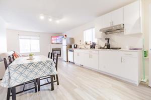 Walkout Basement Suite, 2 BDR 4BD, Bright and Spacious