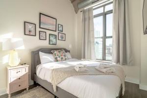 Downtown Chicago 2BR Getaway South Loop Comfort Near McCormick Place, Soldier Field and Grant Park