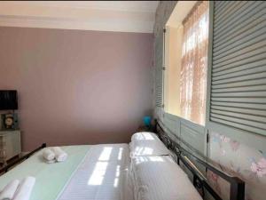 Birdy room in old Tbilisi.