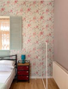 Birdy room in old Tbilisi.