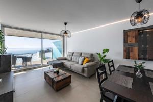 Serene Seaview Retreat in Higueron: 2BR Oasis