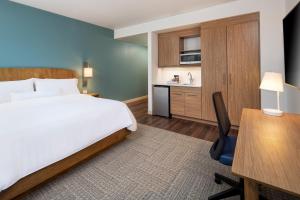 Standard, Guest room, 1 King room in Element Minneapolis Downtown North Loop