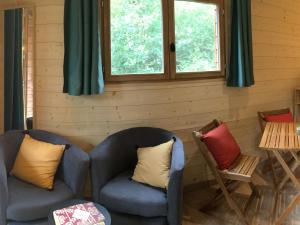 Évasion romantique en roulotte autonome avec confort moderne en pleine nature - FR-1-591-552