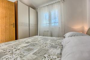 Apartments by the sea Kastel Stafilic, Kastela - 21981