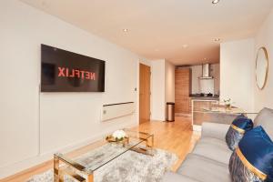 Deluxe City Apt, River Canal View& Free Parking!