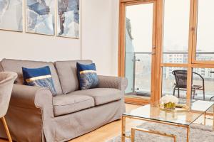 Deluxe City Apt, River Canal View& Free Parking!