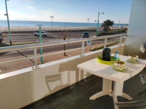 Appartement moderne 2 chambres avec terrasse, proche plage et commerces - FR-1-323-491