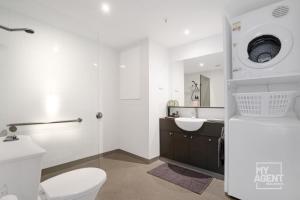 Large 2-bedroom on Flinders