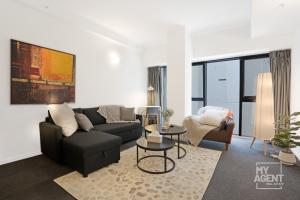 Large 2-bedroom on Flinders