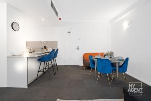 Large 2-bedroom on Flinders