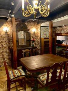 『沙羅居 レトロ&グランピング』名古屋駅徒歩10分の異空間 広々100 ㎡ 貸切古民家 最大11名様