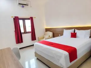 RedDoorz near Prambanan Temple - 普兰巴南