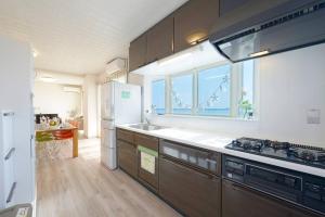 ライカムまで車で7分 オーシャンビュー付き 最大8人 駐車場2台 長期滞在にもおすすめ MK1