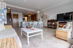 rentafive - Piscina - Arenales - Vistas al mar