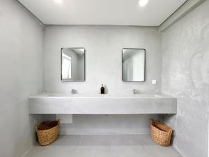 Charming house with pool and close to beaches #1946