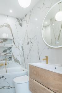 Sophie Stay - Le Mucha - King size bed - AC