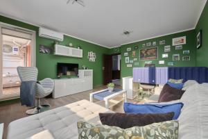 Lively Green Apartment in Wrocław with Balcony and Desk by Renters