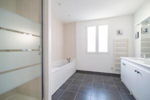 Appartements Santa Monica, maison spacieuse Reims Cormontreuil : photos des chambres