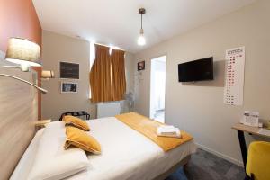 Hotels Logis Hostellerie du Marche : Chambre Double avec Baignoire Spa