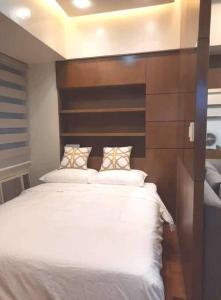 Across Greenbelt! Studio Condo 1 bedroom