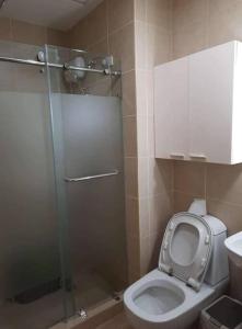 Across Greenbelt! Studio Condo 1 bedroom