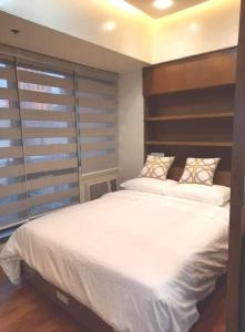 Across Greenbelt! Studio Condo 1 bedroom
