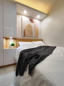 Scandi-Style & Organic condo Shore 3 MOA