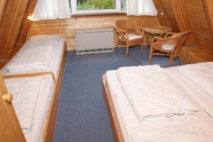 Zeltdachhaus mit Kamin und grosser Terrasse