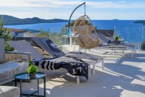 Luxury Villa Seven Seas with infinity heated pool by the sea in Ražanj