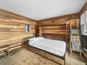 VP211 Village Point condo