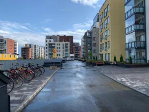 Yhden makuuhuoneen huoneisto Satamassa sauna ja iso parveke