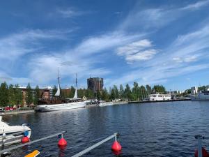 Yhden makuuhuoneen huoneisto Satamassa sauna ja iso parveke