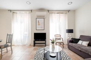 Bright- 1Bd 1Bth furnished - Sol
