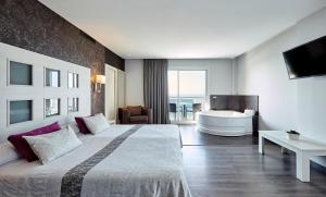 Superior Suite with Sea View (2 Adults) room in Hotel Surf Mar
