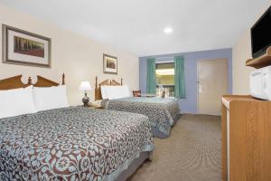 Double Room with Two Double Beds - Smoking room in Days Inn by Wyndham Attalla