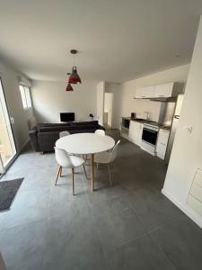 Appartements Appartement neuf avec patio : photos des chambres