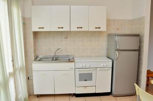 Spacious seaside flat for large families