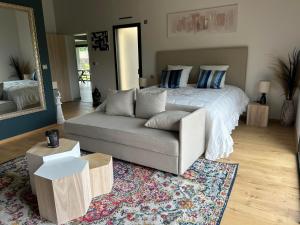 Villas Villa avec jaccuzi a solesmes : photos des chambres