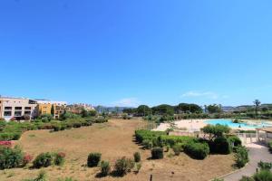 GASMIC - Appartement pour 4 personnes avec piscine et accès direct à la plage situé aux marines de Gassin