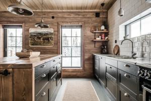 Luxurious cottage with sauna overlooking mountains