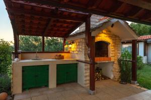 Villa Orhid near Split, heated pool